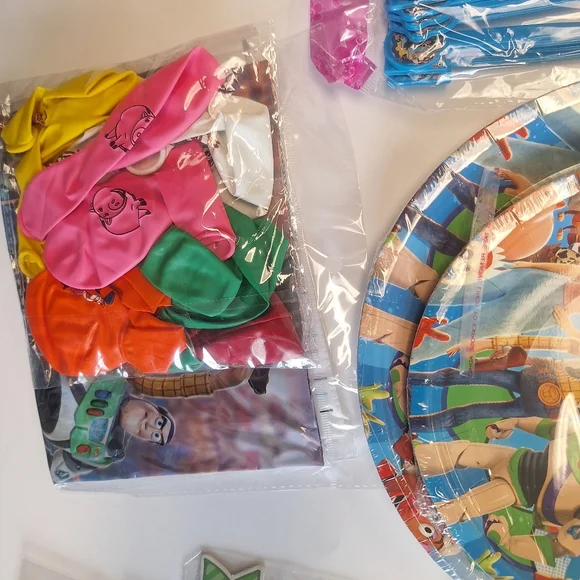 Toy Story Birthday decoration kit- New in package - Picture 4 of 6